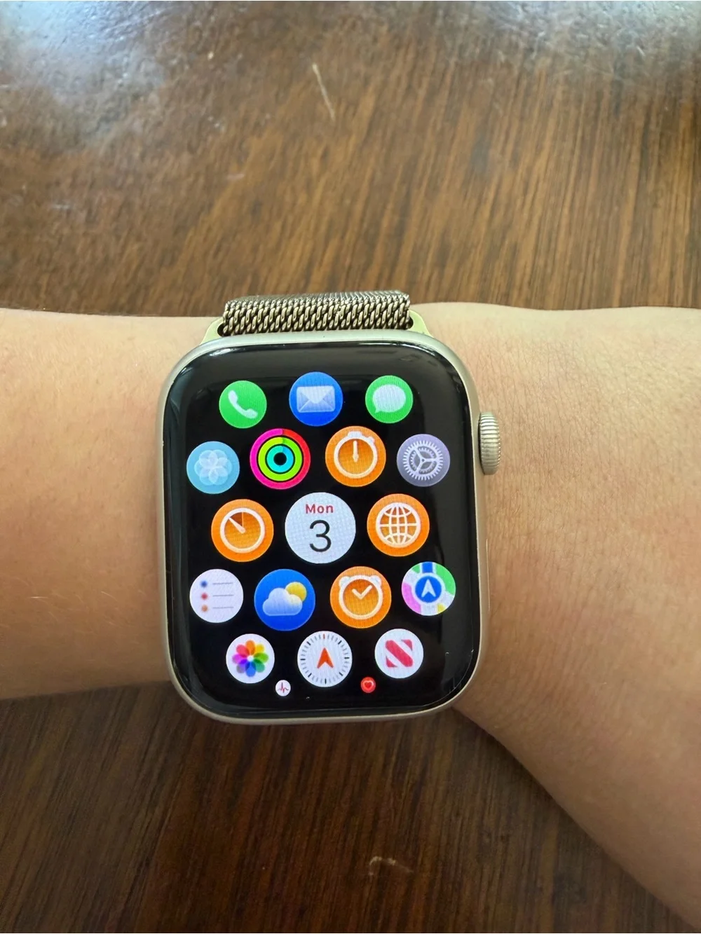 Apple Smartwatch series 9 golden edition